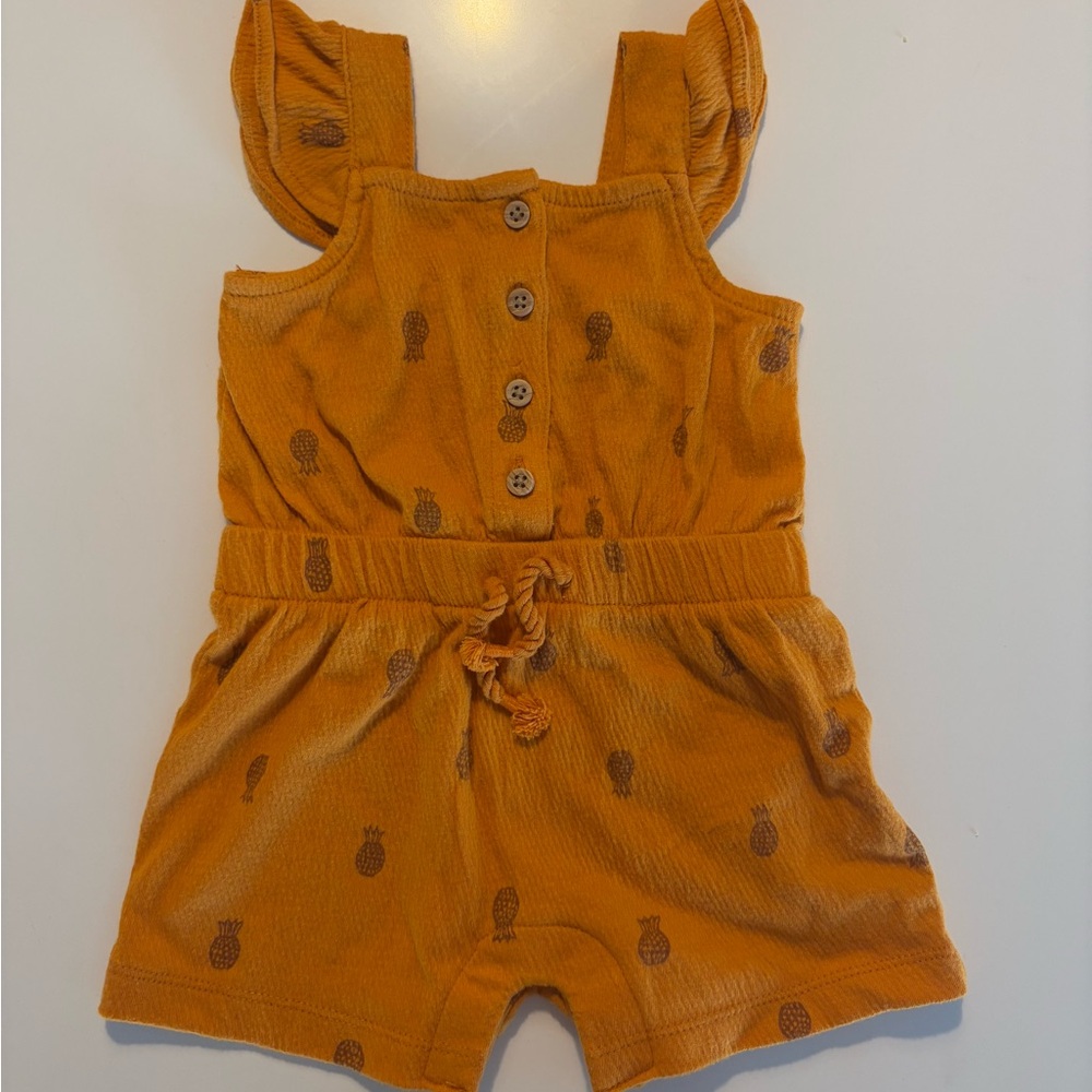 Carter’s 6 months pineapple romper 🍍